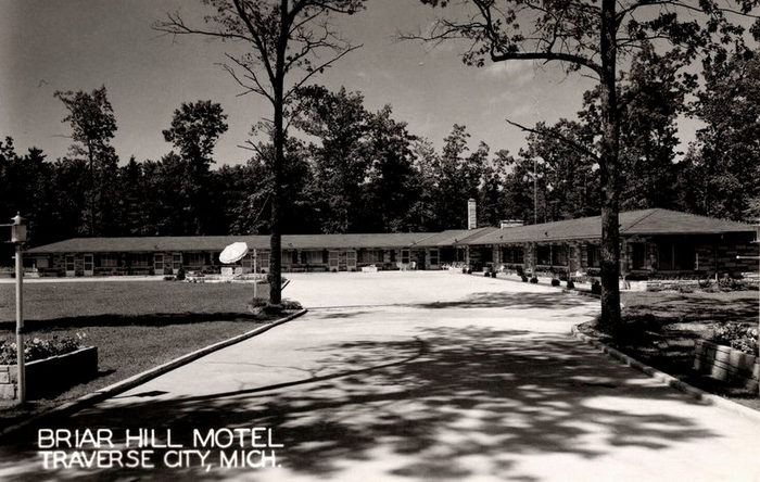 Briar Hill Motel - Old Postcard